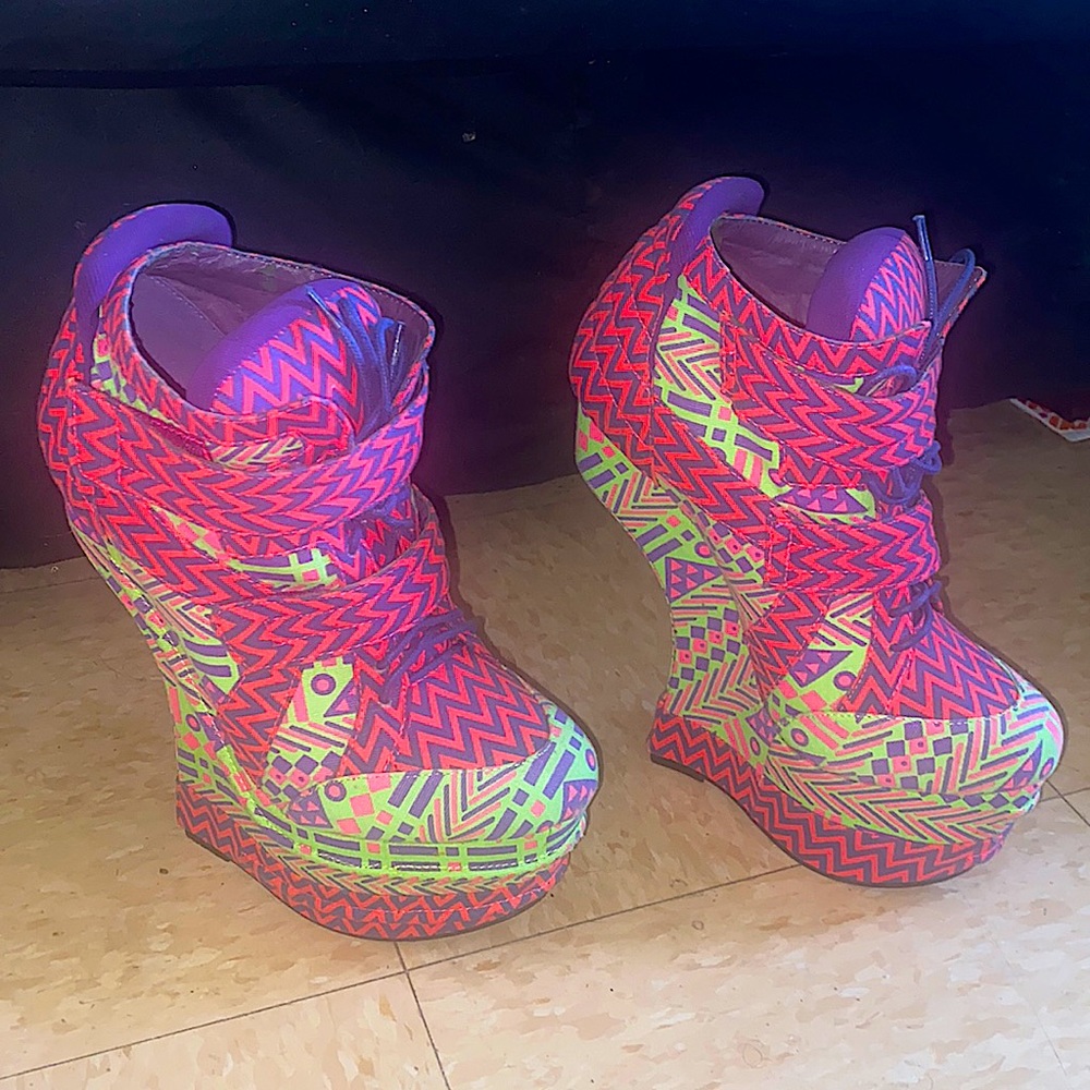 COPY - Heeless heels.